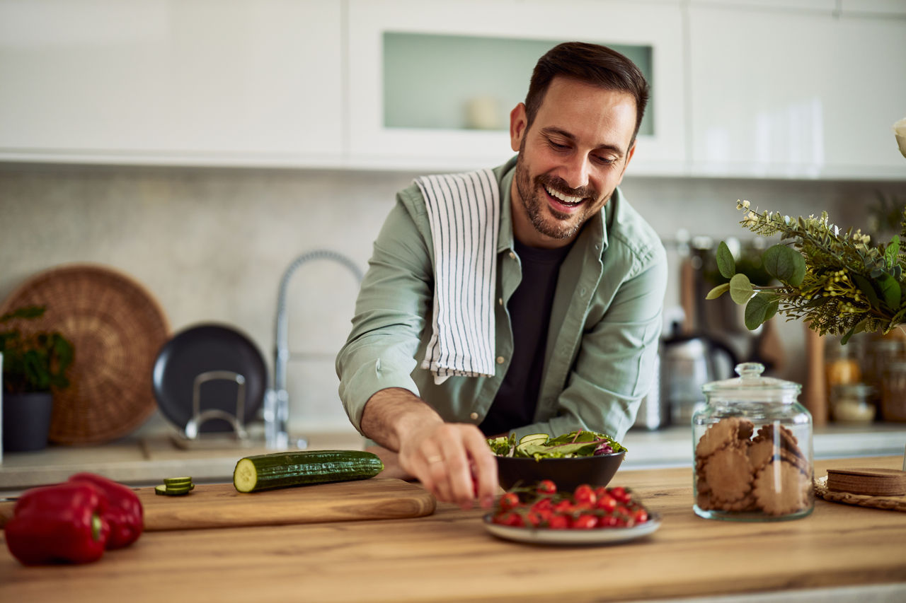 Metabolics Shutterstock 2462199111 Man Cooking